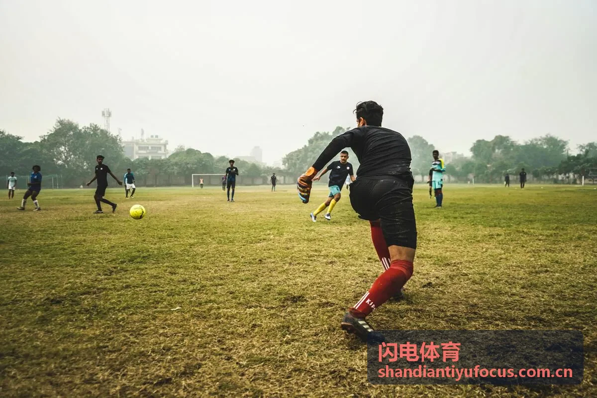 闪电体育运动装备评测封面