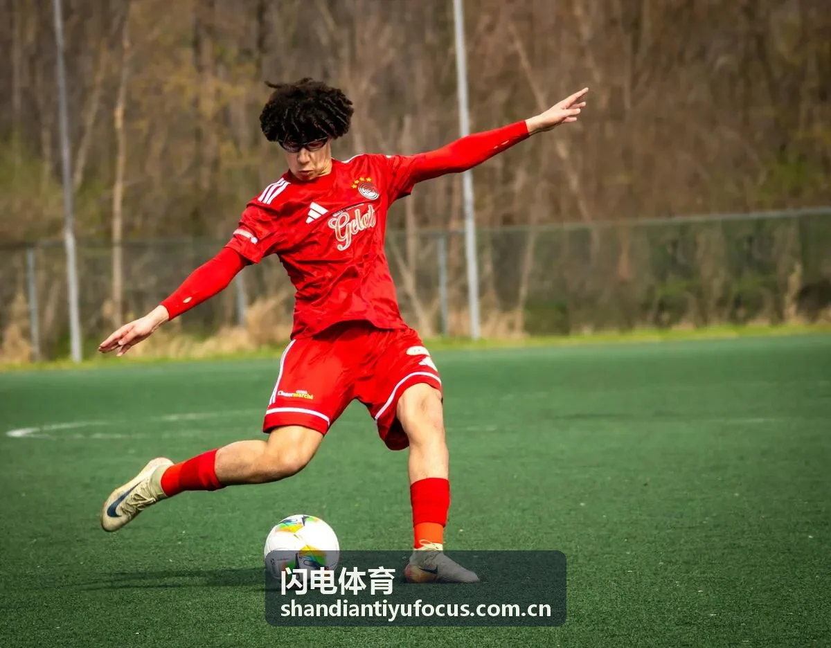 闪电体育热门专题封面：LPL春季赛战队战力排行